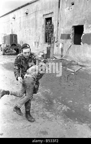 Northern Ireland June 1972. Children and soldiers play at the army base on the Foyle Road. The army were in the process of abandoning the camp. June 1972 72-7009-003 Stock Photo