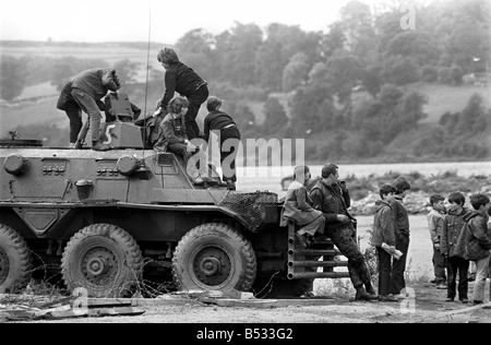 Northern Ireland June 1972. Children and soldiers play at the army base on the Foyle Road. The army were in the process of abandoning the camp. June 1972 72-7009 Stock Photo