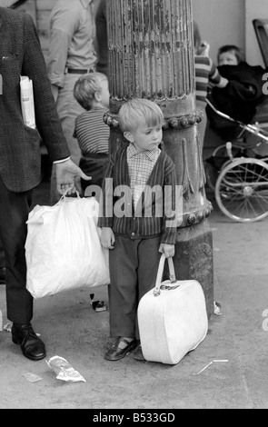 George Phillips, staff. Northern Ireland July 1972. Children waiting for the train in Belfast as families flee from the bombs and bullets. July 1972. July 1972 72-7262-003 Stock Photo