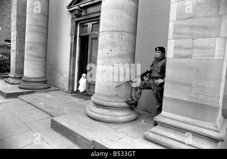 George Phillips, staff. Northern Ireland July 1972. Children waiting for the train in Belfast as families flee from the bombs and bullets. July 1972. July 1972 72-7262-007 Stock Photo