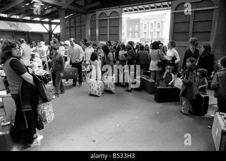 George Phillips, staff. Northern Ireland July 1972. Children waiting for the train in Belfast as families flee from the bombs and bullets. July 1972. July 1972 72-7262 Stock Photo