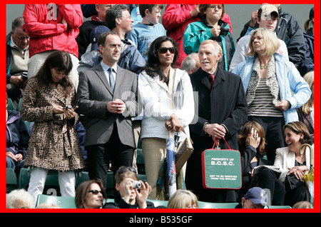 Wimbledon 25th June 2007 Day 1. The Mirror Pic. Ian Vogler. Tim Henman v Carlos Moya.;Bruce Forsyth with his wife and Angus Deayton on Centre Court Stock Photo