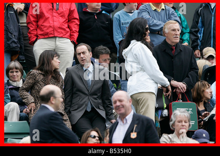 Wimbledon 25th June 2007 Day 1. The Mirror Pic. Ian Vogler. Tim Henman v Carlos Moya.;Bruce Forsyth with his wife and Angus Deayton on Centre Court Stock Photo