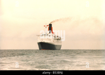 The Queen Elizabeth II QE2 ship sails across the sea Stock Photo