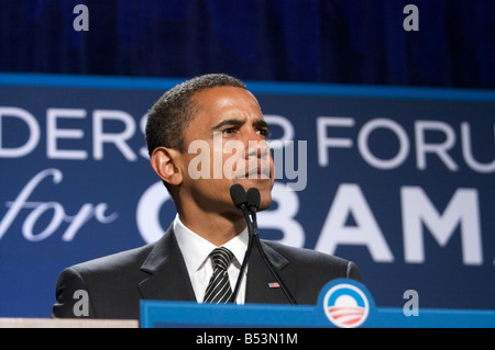 Presidential candidate Barack Obama giving speech to Women s Leadership Conference Chicago Illinois October 11 2008 Stock Photo