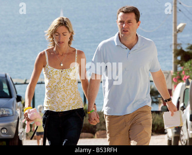 Kate and Gerry McCann out walking in Pria da Luz, Portugal.&#13;&#10;Madeleine McCann . 28/08/2007 Stock Photo