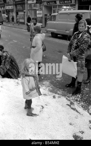 Festive Scenes. In South Molton street, Mayfair, it was snowing but it was only plastic snow that was falling. Singer Clodagh Rogers was present with Father and Mother Christmas, to open the street's Christmas display of lights. Sacha Bright (2 1/2) stands confused on the plastic snow whilst the rest of the street is snowless. December 1969 Z11515 Stock Photo