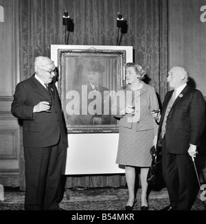 The Lord Mayor, Sir Ian Bowater today presented the Binney Memorial Awards for bravery by civilians, at the 'Goldsmiths' Hall in City of London. (left to right) Mr. David Davies, Mrs. Rosie Eagle and Mr. Trevelyan H. Cowling looking at the painting of Captain Ralph Binney, CBE, RN, who met his death on the 8th Dec 1944 in the City of London in a brave endeavour to stop two runaway thieves, The Binney Memorial Medal was founded in his memory. December 1969 Z11552-004 Stock Photo