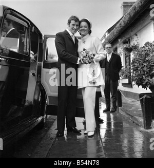 Arsenal centre half and Capt. of Northern Ireland world cup team Terry Neill had his hand full yesterday (Tues). His parcel was Stock Photo