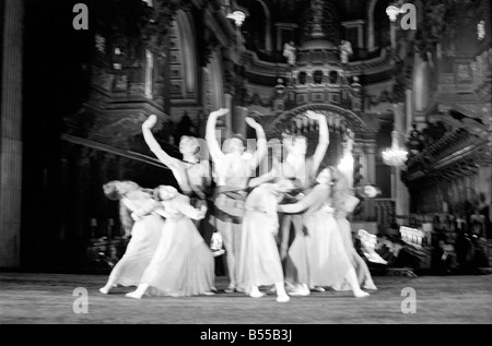 Royal Ballet dancers and pupils of the Royal Ballet School danced under the dome of St Paul's Cathedral . Dancers rehearse their parts in the performance. December 1969 Z12052-007 Stock Photo