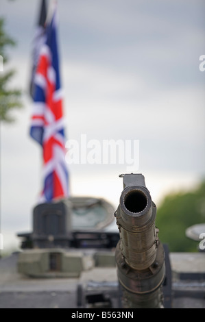 FV4034 Challenger 2 Battle Tank with the Union Jack flag in the background Stock Photo