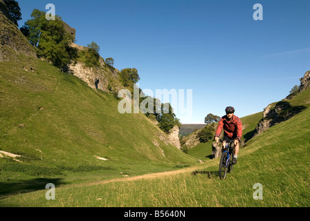 Doug Blane mountain biking Cavedale Castleton in the Peak District National Park Derbyshire UK England GB Great Britain Stock Photo