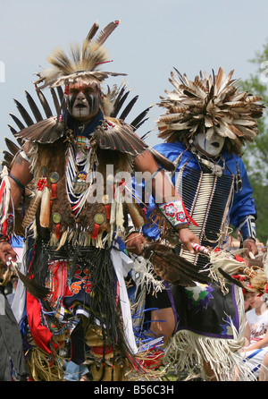 Native Americans in full regalia dancing at Pow wow Stock Photo - Alamy