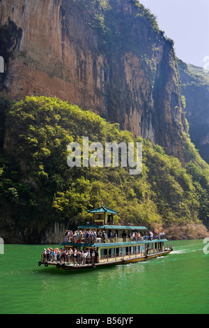 Crowded tourist boat on Daning River in Little Three Gorges Yangzi River China JMH3398 Stock Photo