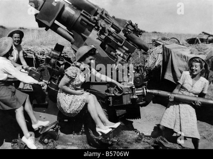 World War II: Women. Members of an ENSA Party called Melody and Rhythm touring in Italy gave a show to men of the Royal Artiller Stock Photo