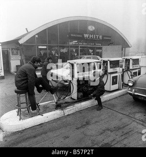 unusual-humour-car-due-to-the-electricians-strike-the-petrol-pumps-at