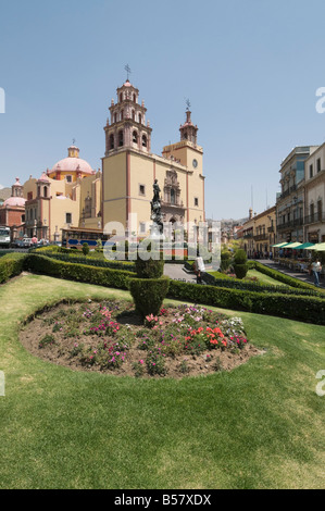 View from the Plaza de la Paz of the 17th century Basilica de Nuestra Senora de Guanajuato in Guanajuato, Mexico Stock Photo