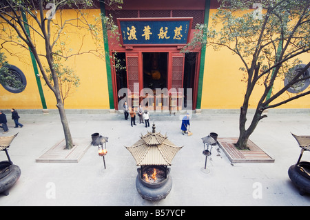 People visiting Lingyin Temple built in AD 326 in Lingyin Temple Forest Park, Hangzhou, Zhejiang Province, China, Asia Stock Photo