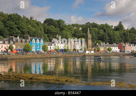 Multicoloured houses and small boats in the harbour at Tobermory, Balamory, Mull, Inner Hebrides, Scotland, United Kingdom Stock Photo