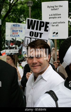 Daniel Bedingfield sings and campaigns at the Make Poverty History march in Edinburgh Scotland 2005 Stock Photo