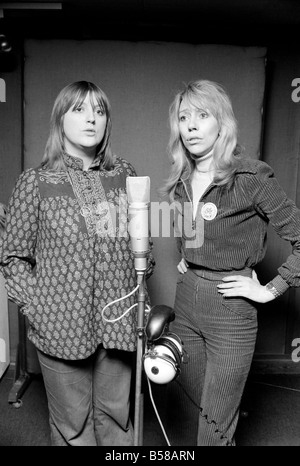 Music/Studio: Pop Group: Guys and Dolls: Kay Garner and Claire Torry in a recording studio. March 1975 75-01511 Stock Photo