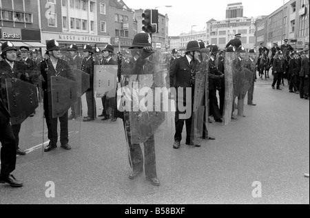 Lewisham Riot 1977 : Police officers are issued with riot shields and helmets for the first time in mainland Britain following clashes between extremists on the Right and Left. The riot was sparked by a National Front march through the centre of town, which was confronted by a left wing counter demonstration. August 1977 77-04357-033 Stock Photo