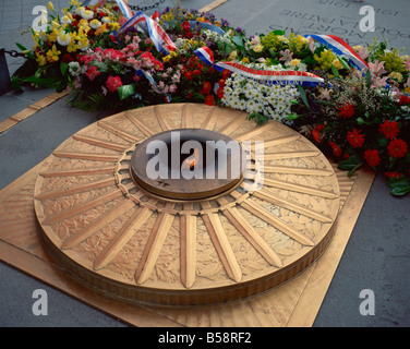 Tomb of the Unknown Soldier at the Arc de Triomphe Paris France Stock ...