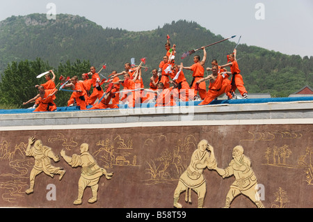 Kung fu students displaying their skills at a tourist show within Shaolin Temple, Shaolin, Henan Province, China Stock Photo