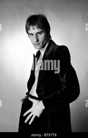 Steve Harley lead singer with the band Cockney Rebel March 1975 Stock ...