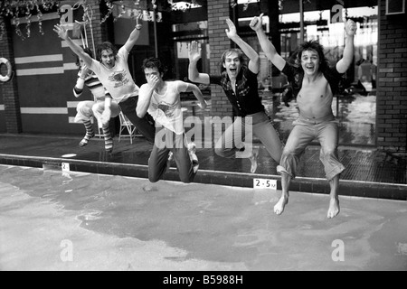 The Bay City Rollers celebrate their chart success with a quick dip in the pool. The Rollers are Scottish Pop/rock band.. Their Stock Photo