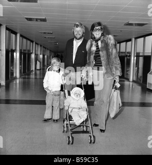 Music - Cilla Black - Heathrow Airport - London - 1971 Stock Photo ...