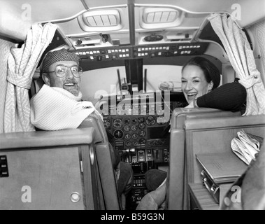 Entertainment: Music: Singer Roger Whittaker and his wife Natalie, photographed at Stanstead Airport with their His and Her airc Stock Photo