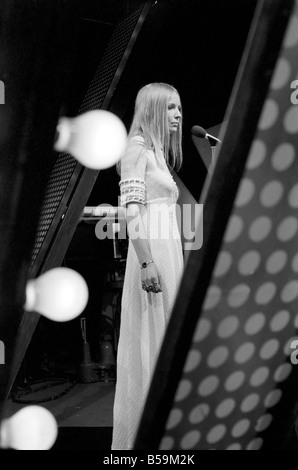 Filming of the television music chart show Top of the Pops at the BBC Studios. ;Singer Stephanie de Sykes with a session singer;April 1975 ;75-2128-001 Stock Photo