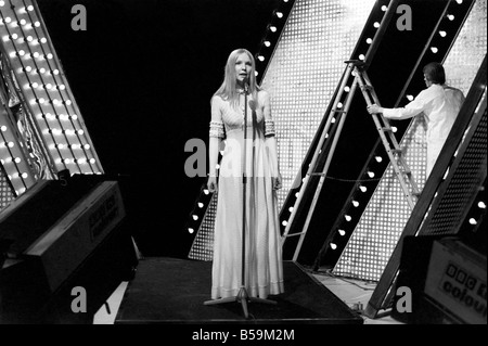 Filming of the television music chart show Top of the Pops at the BBC Studios. ;Singer Stephanie de Sykes with a session singer;April 1975 ;75-2128-002 Stock Photo