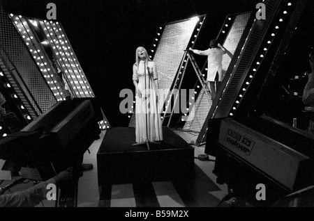 Filming of the television music chart show Top of the Pops at the BBC Studios. ;Singer Stephanie de Sykes with a session singer;April 1975 ;75-2128-005 Stock Photo