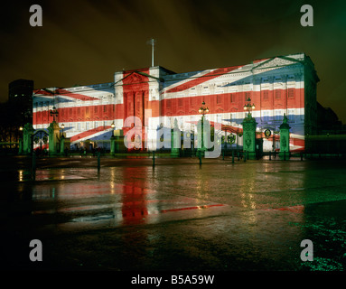 Christmas 2003 Night Buildings floodlit projection Buckingham Palace Union Jack flag image Orange Geldorf LONDON ENGLAND Stock Photo