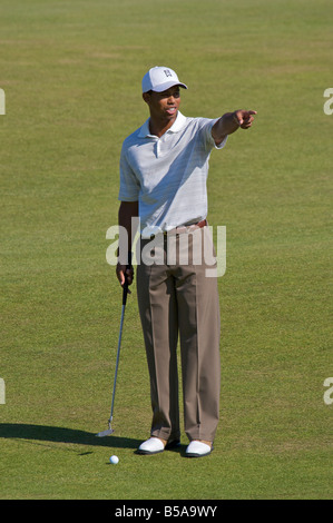 Tiger Woods worlds no.1 golfer putting in the 'valley of sin' at the 18th at St Andrews Scotland Stock Photo