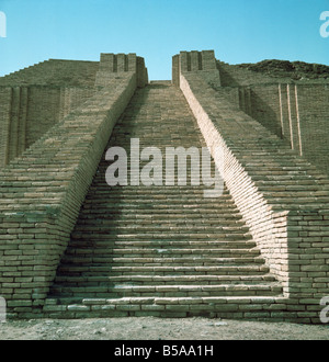 Iraq Pyramids The Ziggurat of Ur Stock Photo - Alamy