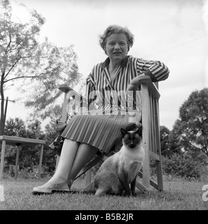 Authoress Janet Green seen here with her cat. 1960 Stock Photo