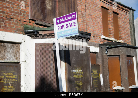 Derelict houses for sale in the Shankill Road area of Belfast Stock Photo