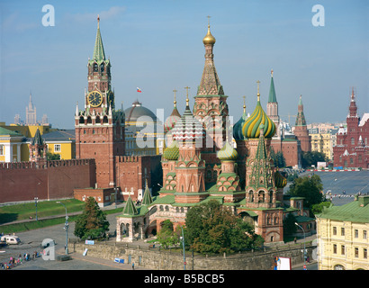 St. Basil's Cathedral and the Kremlin, Red Square, UNESCO World Heritage Site, Moscow, Russia, Europe Stock Photo