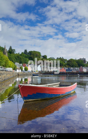 Multicoloured houses and small boats in the harbour at Tobermory, Balamory, Mull, Inner Hebrides, Scotland, Europe Stock Photo