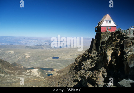 View of the old ski hut on Mt. Chacaltaya, altiplano in distance, Cordillera Real, near La Paz, Bolivia Stock Photo
