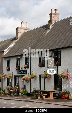 Cross Keys pub in Denholm village Scottish Borders with B B sign Stock Photo