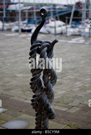 catslaw knot, bronze statue dock wall Whitehaven Cumbria rope demonstration cats claw catsclaw Stock Photo