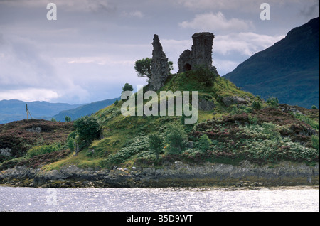 Ruins of Castle Moil, and fishing harbour at Kyleakin, Skye, Inner Hebrides, Scotland, Europe Stock Photo