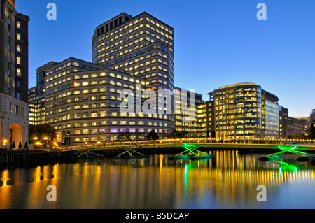 Night Dockview Credit Suisse offices, One Cabot Square, Canary Wharf Estate, London, United Kingdom Stock Photo