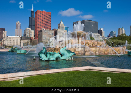 Buckingham Fountain in Grant Park with Sears Tower and skyline beyond, Chicago, Illinois, USA, North America Stock Photo