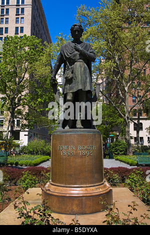 Edwin Booth statue in Gramercy Park, New York City, New York, USA, North America Stock Photo