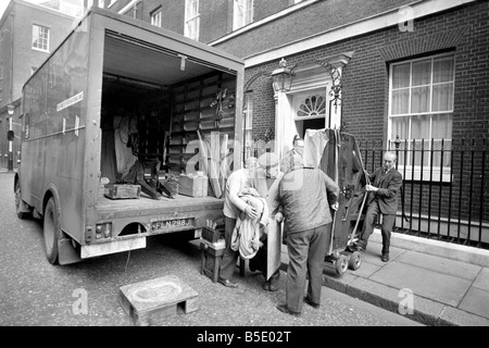 Mr. Edward Heath's baby grand piano is removed from No.10 Downing Street. After Mr. Heath and the Conservative party lost the General Election to Labour. March 1974 Stock Photo
